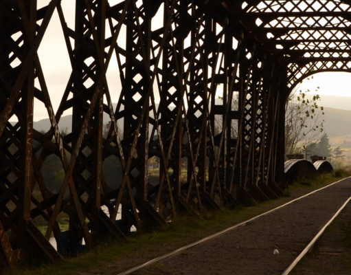 Una localidad con un puente de película