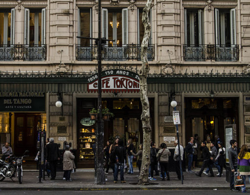 Café Tortoni: El refugio de la nostalgia