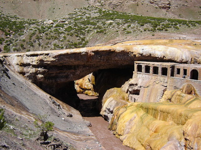 800px-Puente_del_Inca_7