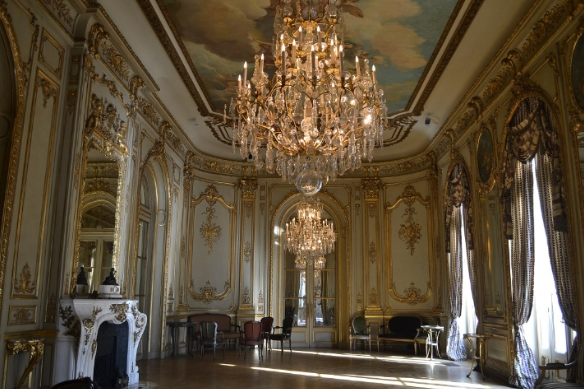 embajada salón