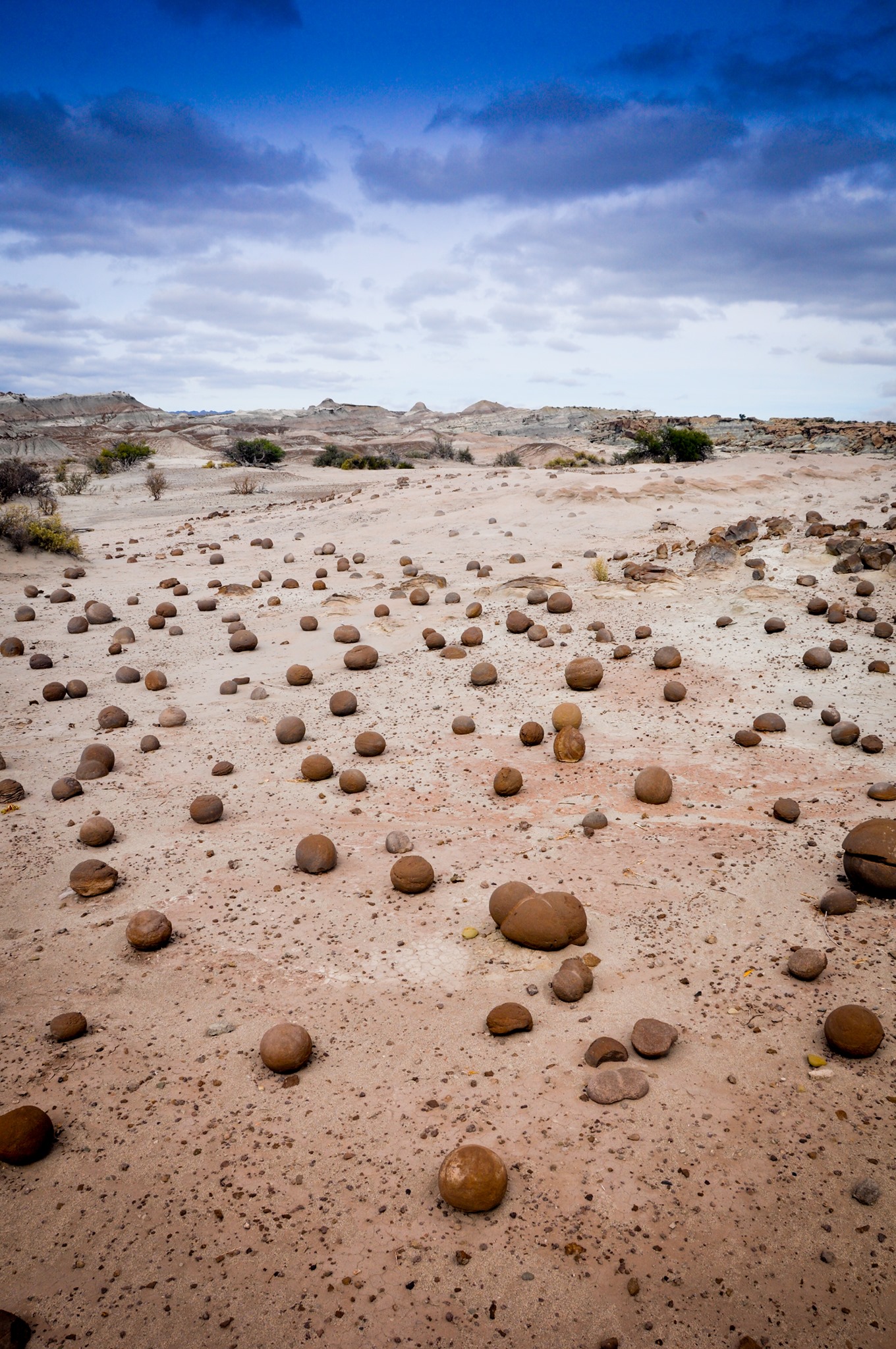 https://descubrirturismo.com/wp-content/uploads/2019/10/Valle-de-la-luna-uno.jpg