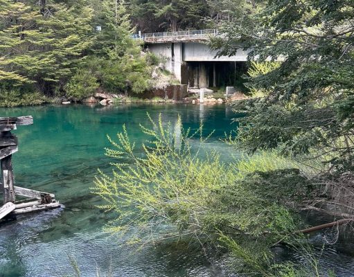 Las cristalinas aguas de Villa La Angostura